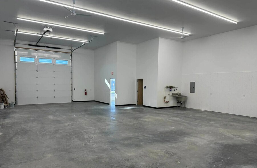 More Photos Of 4129 E Early Dawn Ave, Post Falls Flex For Lease