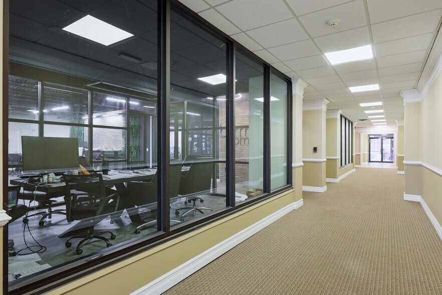 More Photos Of 36 W Main St, Freehold Medical For Lease