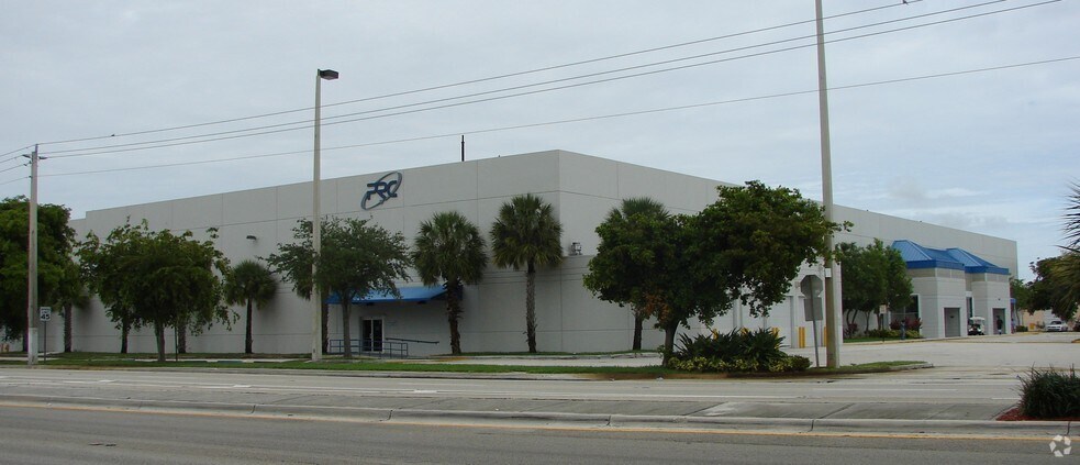 More Photos Of 19500 S Dixie Hwy, Miami Office For Lease