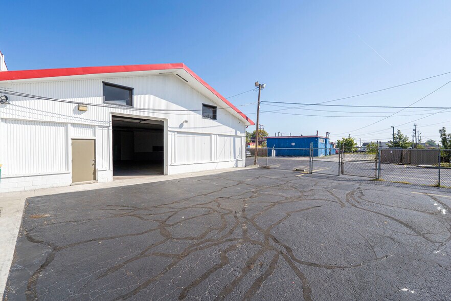 More Photos Of 3905 Sullivant Ave, Columbus General Retail For Lease