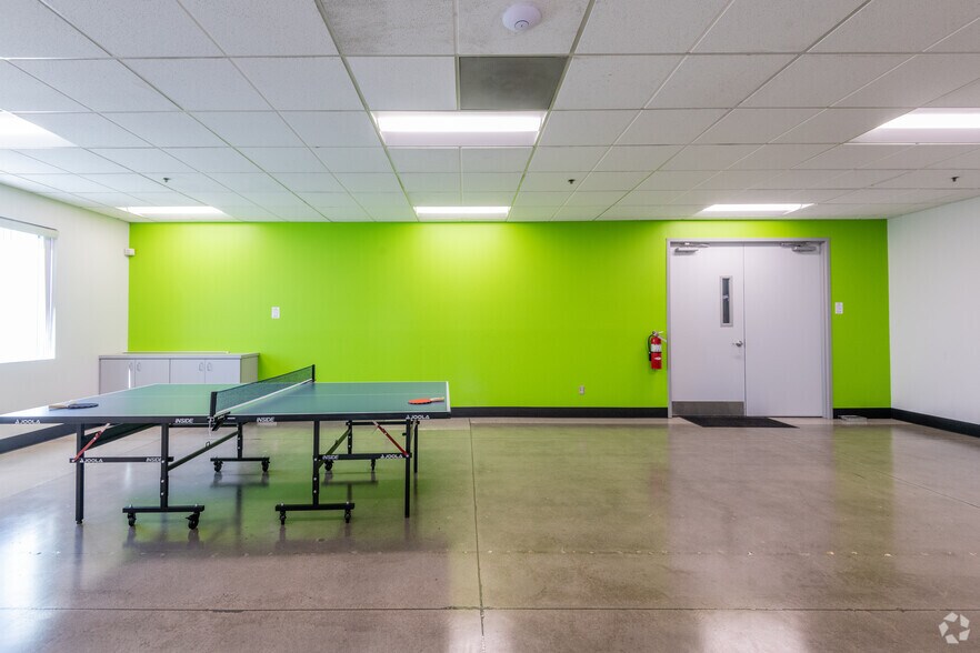 More Photos Of 250 Vista Blvd, Sparks Warehouse For Lease