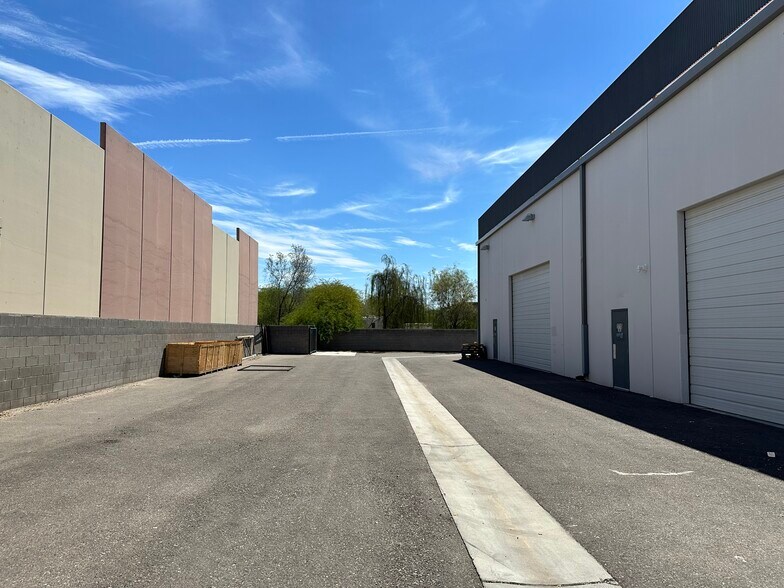 More Photos Of 1715 N Rosemont, Mesa Warehouse For Lease