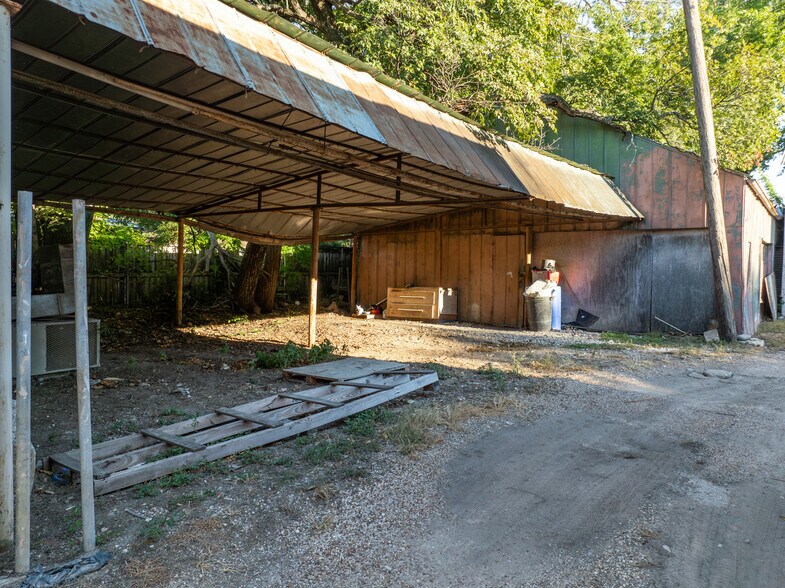 More Photos Of 231 E Elm St, Hillsboro Loft Creative Space For Lease