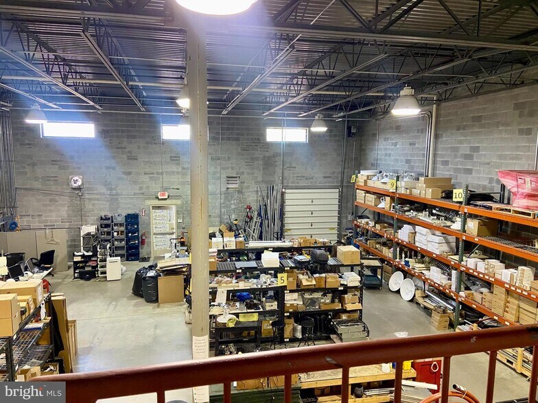 More Photos Of 240-252 Airport Rd, Winchester Light Distribution For Sale