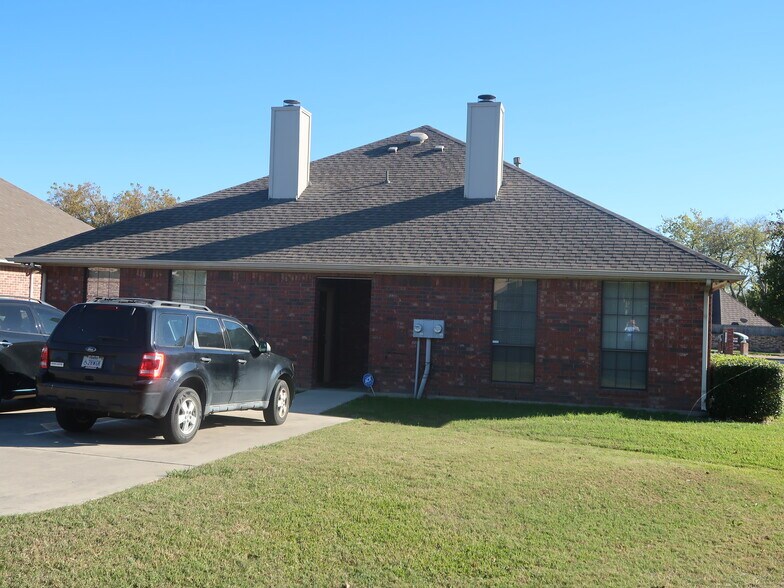 More Photos Of 124 W Harwood Rd, Hurst Medical For Lease