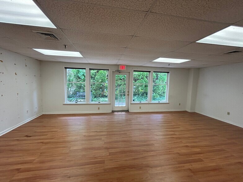 More Photos Of 812 Main St, Osterville Office Residential For Lease