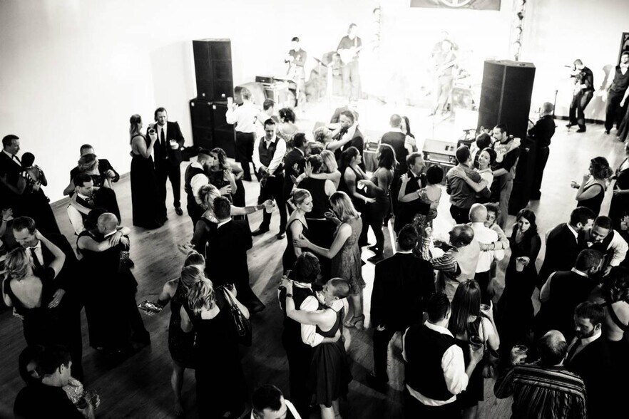 More Photos Of 201 E Lake St, Eau Claire General Retail For Sale