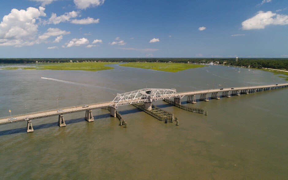 More Photos Of 916 Bay St, Beaufort Office For Sale