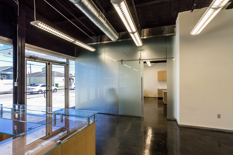 More Photos Of 1120 Lafayette St, Gretna Showroom For Lease