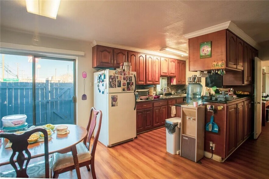 More Photos Of 520 S Jackson St, Jacksonville Hotel For Sale