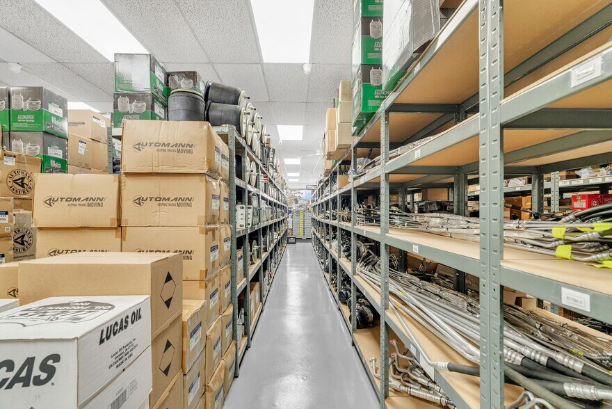 More Photos Of 1475 S Newburgh Rd, Westland Light Distribution For Sale