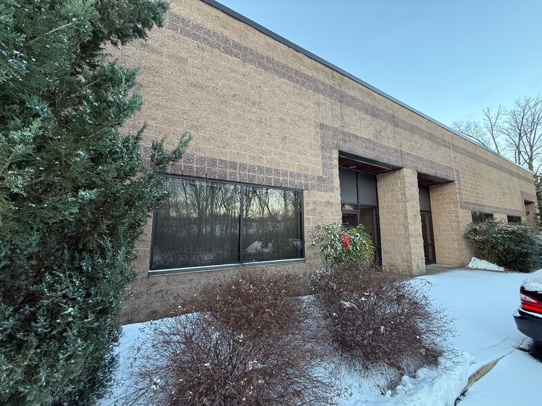 Primary Photo Of 24 Hagerty Blvd, West Chester Flex For Lease