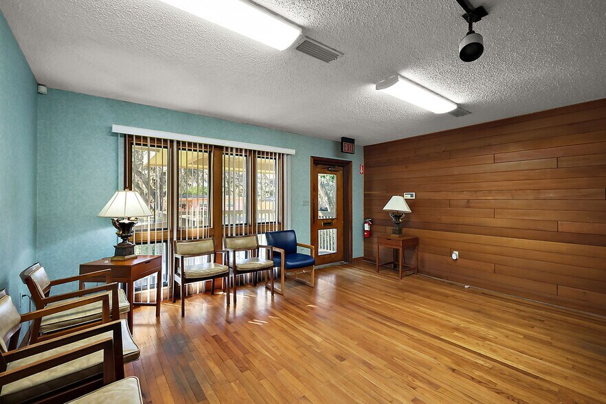 More Photos Of 708 Lee St, Leesburg Office For Sale