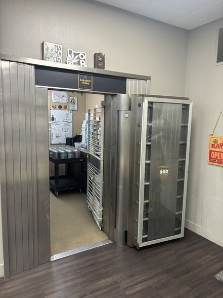 More Photos Of 10735 NE Halsey St, Portland Freestanding For Sale