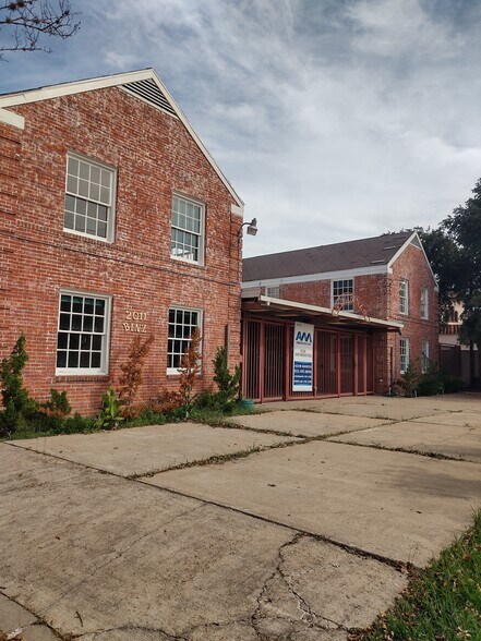More Photos Of 2011 Binz St, Houston Apartments For Sale