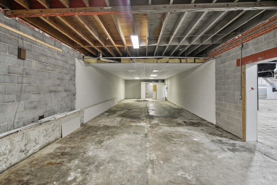 More Photos Of 301 Robeson St, Fayetteville Freestanding For Lease