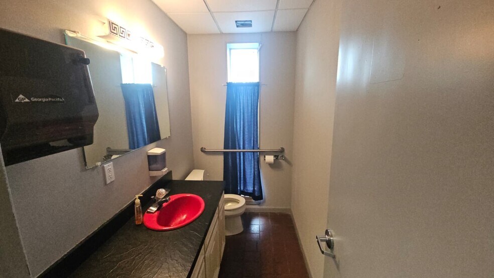 More Photos Of 6721 N Merriman Rd, Garden City Office For Sale