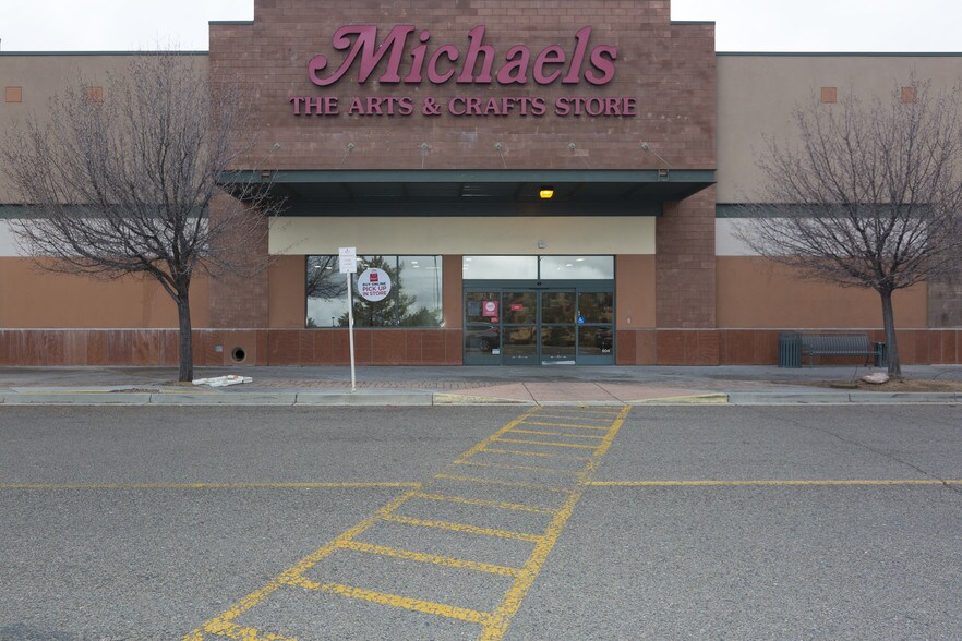 More Photos Of 3250 Gateway Blvd, Prescott Unknown For Lease