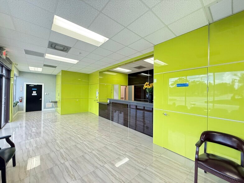 More Photos Of 2950 W Griffin Rd, Fort Lauderdale Freestanding For Lease