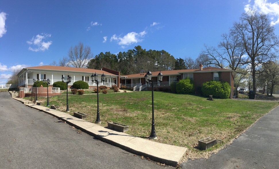 Primary Photo Of 1104 Old Charlotte Rd, White Bluff Assisted Living For Lease