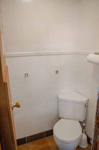 More Photos Of 9 E Oreilly St, Kingston Freestanding For Sale