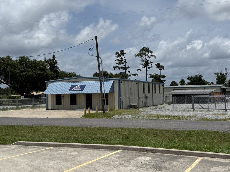 Primary Photo Of 1025 Ravia Rd, Sulphur Warehouse For Lease