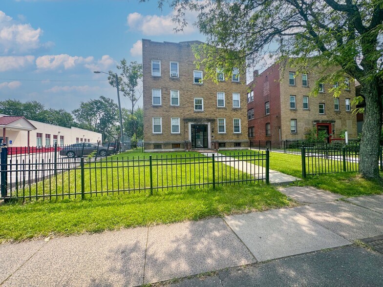 More Photos Of 388-390 Woodland St, Hartford Apartments For Sale