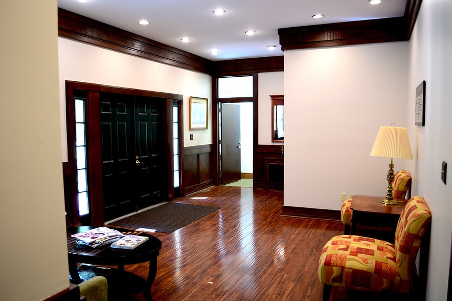 More Photos Of 1829 E Franklin St, Chapel Hill Office For Lease