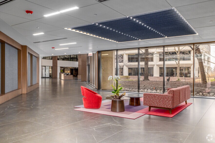 More Photos Of 2211-2215 S York Rd, Oak Brook Office For Lease