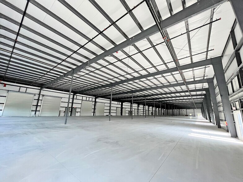 More Photos Of 28261 Woodlawn Dr, Punta Gorda Warehouse For Lease