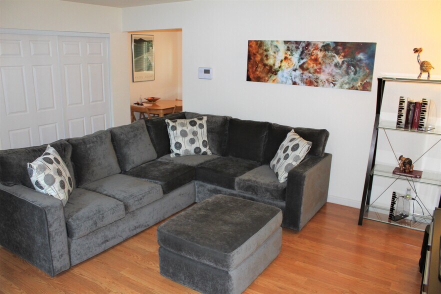 More Photos Of 823-831 W 18th St, Merced Apartments For Sale