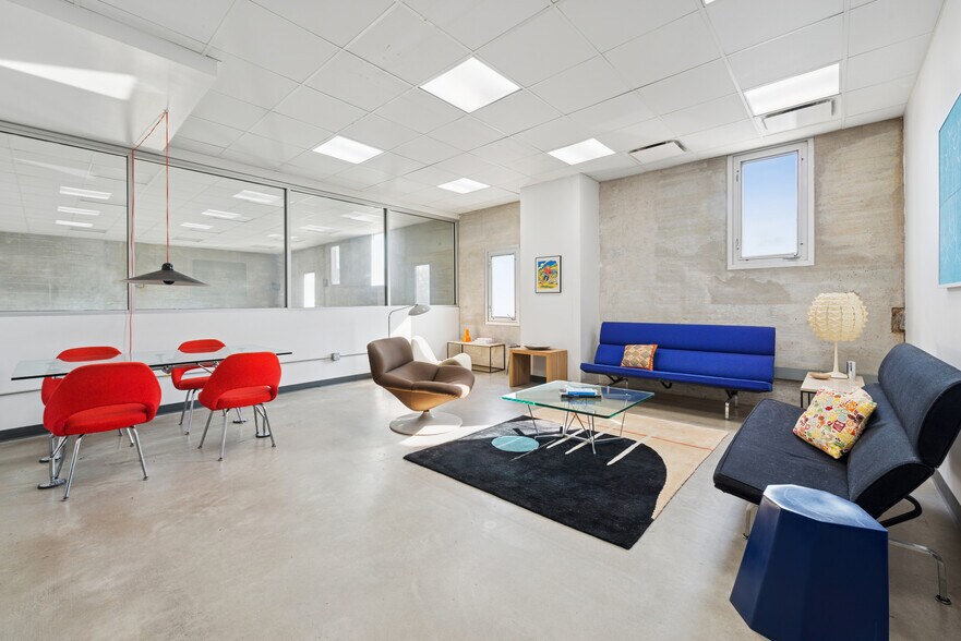 More Photos Of 2058 W Grand Ave, Chicago Loft Creative Space For Sale