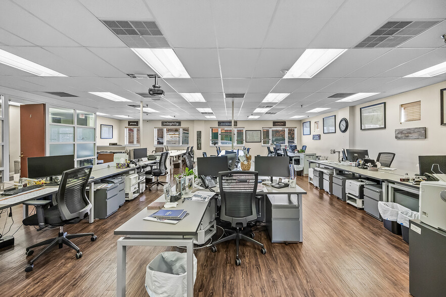 More Photos Of 39 Woodland Rd, Roseland Office For Sale