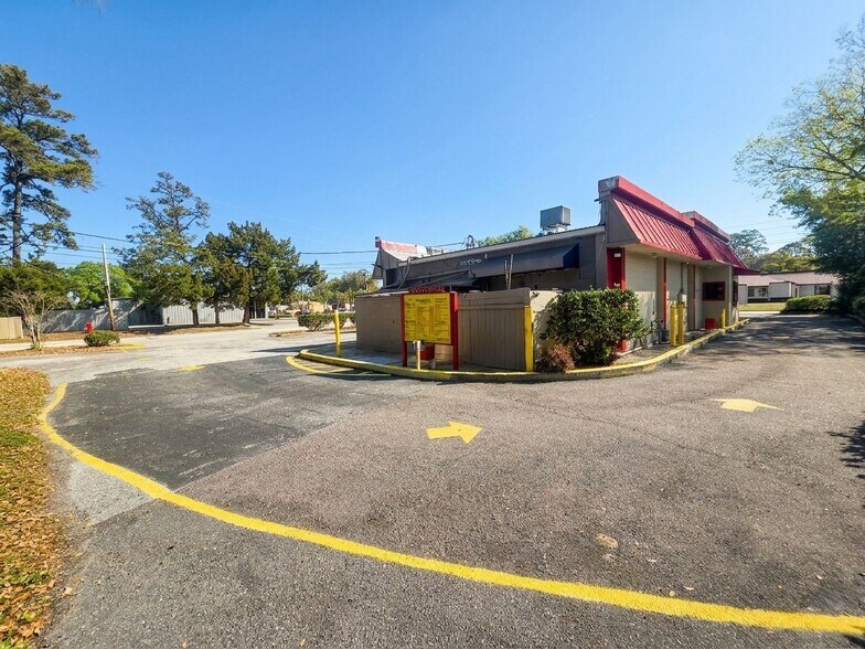 Primary Photo Of 1206 Park Ave, Orange Park Restaurant For Sale