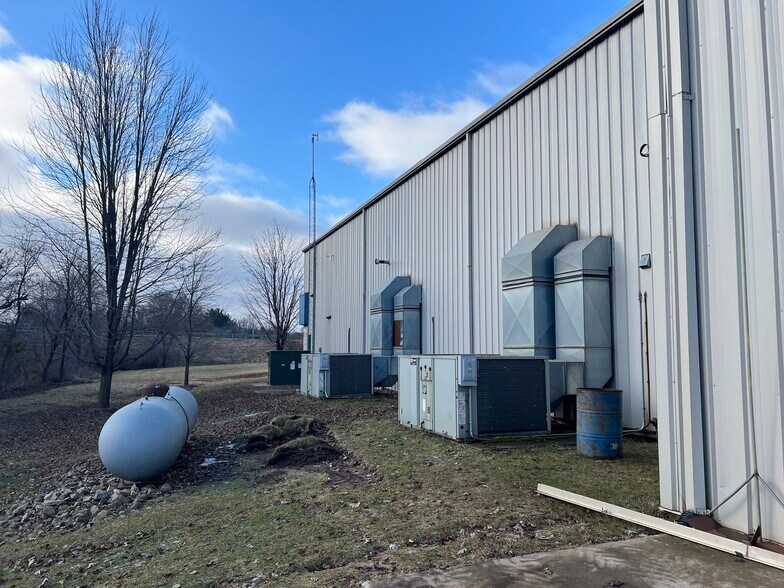 More Photos Of 195 Wendt Dr, Waupaca Warehouse For Sale