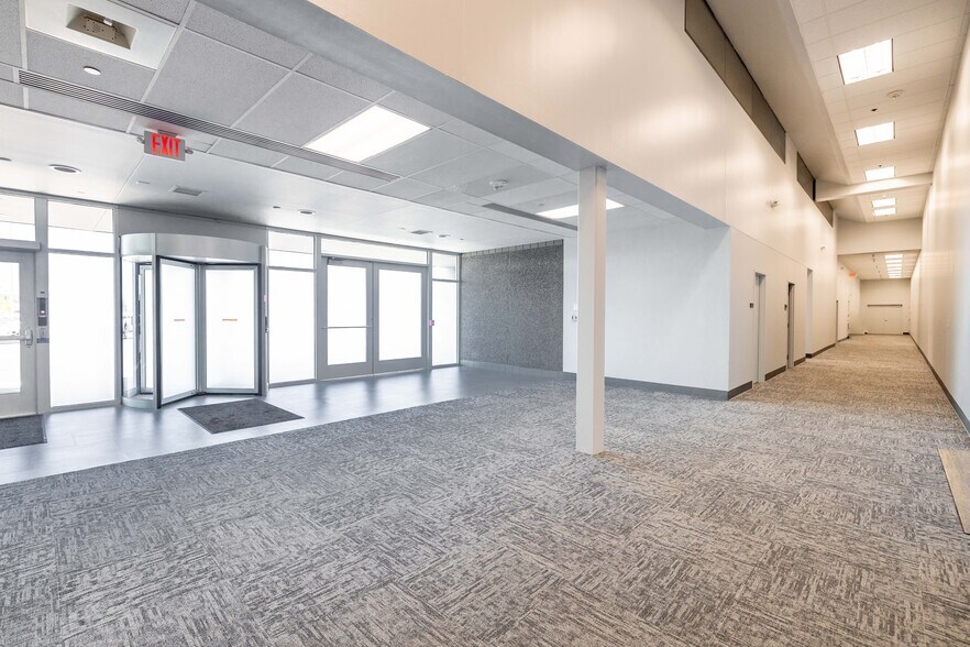 More Photos Of 35700 Van Dyke Ave, Sterling Heights Freestanding For Lease