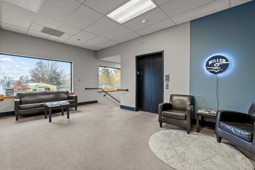 More Photos Of 12812 NE Whitaker Way, Portland Warehouse For Lease