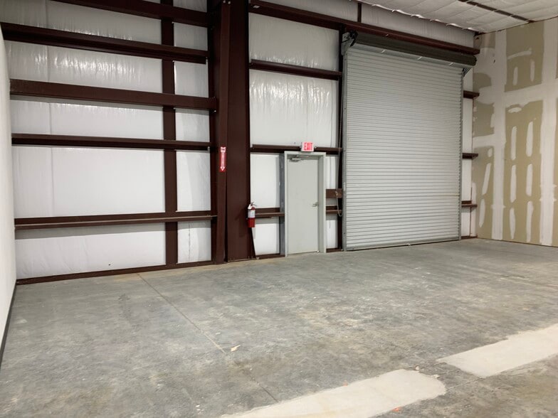 More Photos Of 1905 Longmire Rd, Conroe Unknown For Lease