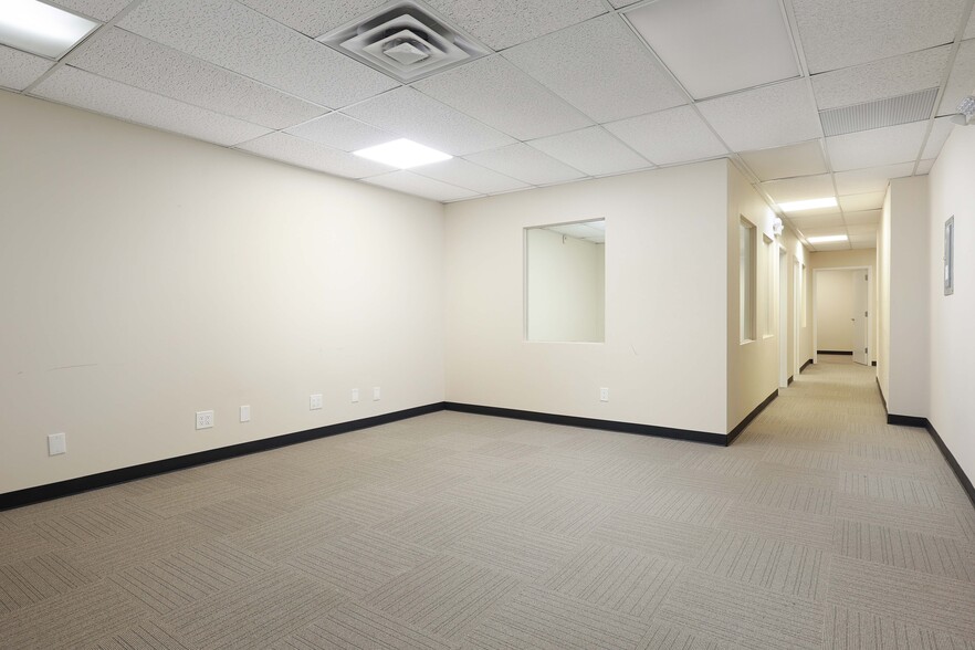 More Photos Of 36 W Main St, Freehold Medical For Lease