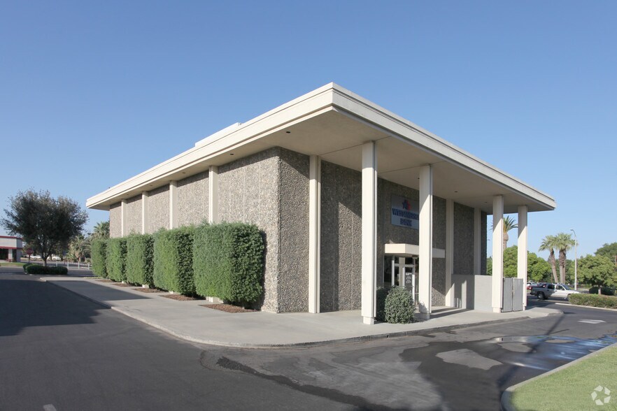 More Photos Of 890 W Lacey Blvd, Hanford Bank For Sale