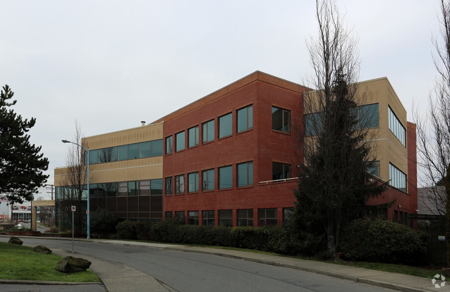 More Photos Of 710 Redbrick St, Victoria Office For Sale