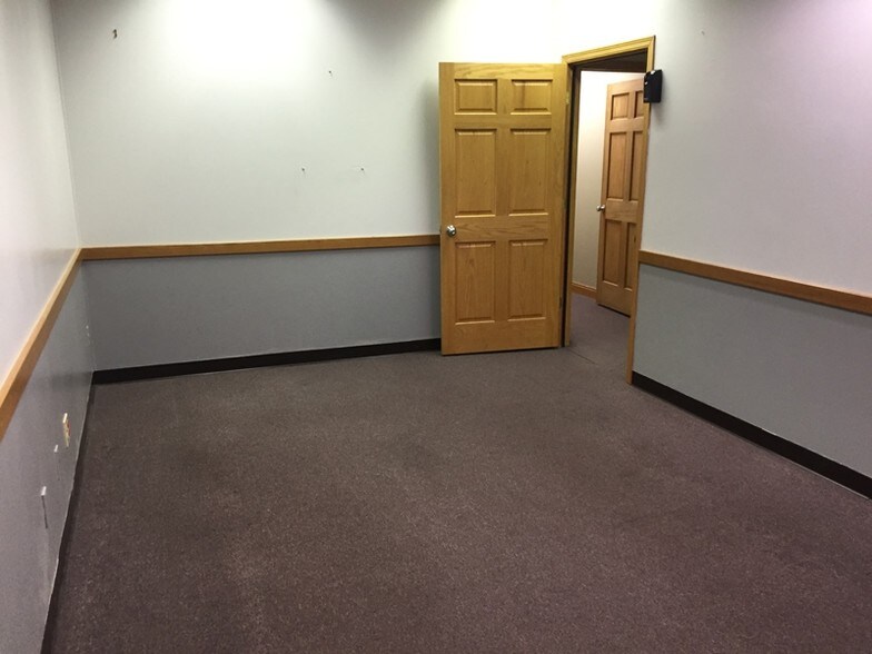 More Photos Of 600 S Main St, Elkhart Office For Lease