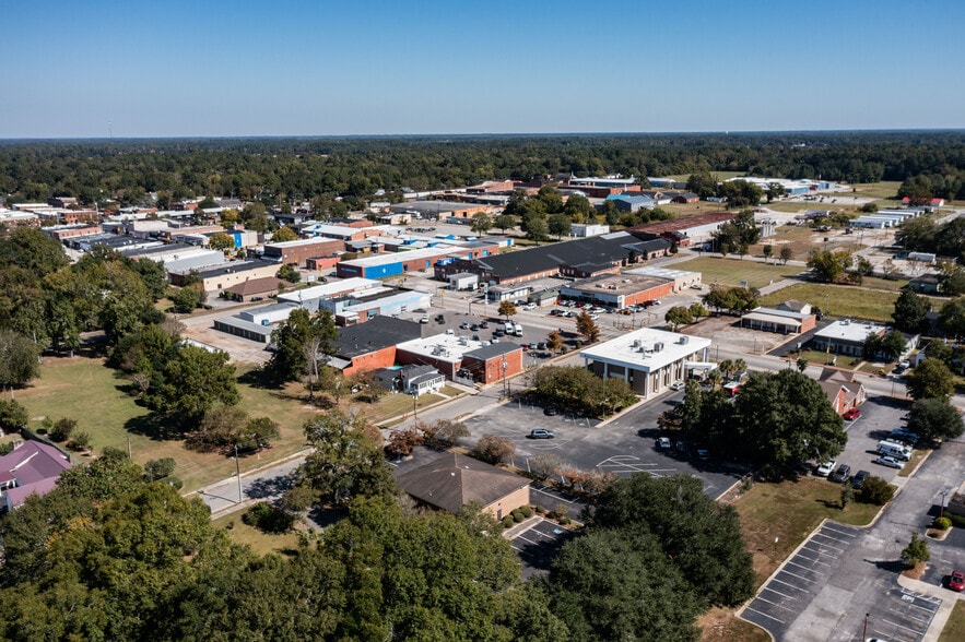 More Photos Of 119 W Lowman St, Mullins Medical For Sale