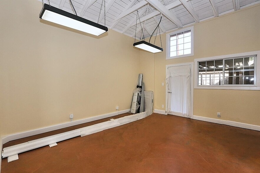 More Photos Of 2301 F St, Sacramento Freestanding For Sale