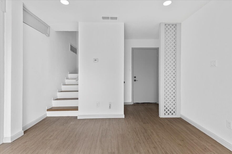 More Photos Of 5220 Tahoe Trl, Austin Apartments For Sale