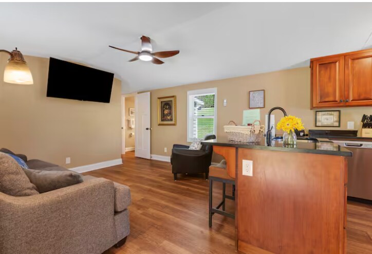 More Photos Of 84-86 Benson Rd, Travelers Rest Specialty For Sale