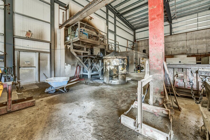 More Photos Of 41 Padanaram Rd, Danbury Manufacturing For Sale