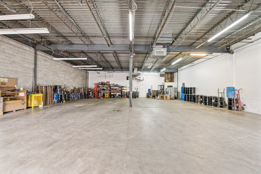 More Photos Of 175 Commerce Dr, Hauppauge Research And Development For Lease