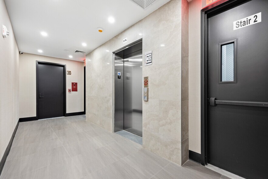 More Photos Of 13320 41st Rd, Flushing Office For Sale