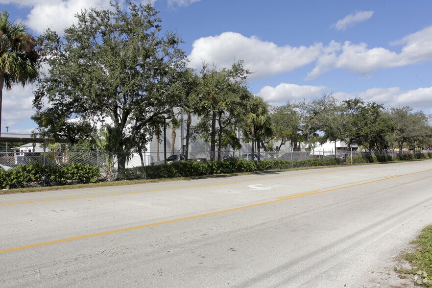 More Photos Of 2121 NW 15th Ave, Pompano Beach Warehouse For Lease